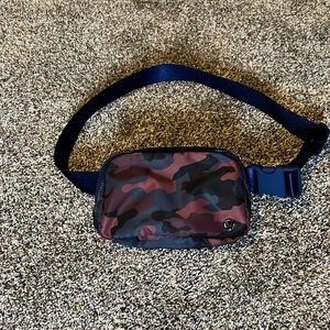 Lululemon everywhere belt bag